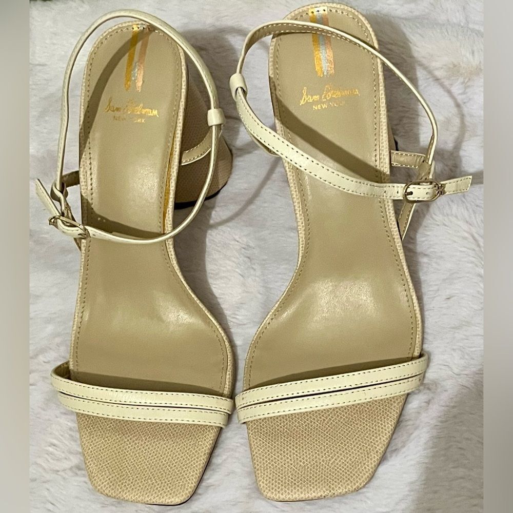Sam Edelman Kit Ivory Leather Heel Sandal Small Discoloration on one heel SZ 9